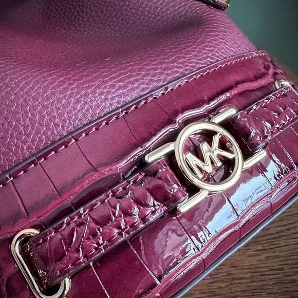 NWT！NEW！Michael Kors Reed Bucket Bag Crocodile Embbossed Leather Belted -Oxblood - Picture 5 of 15